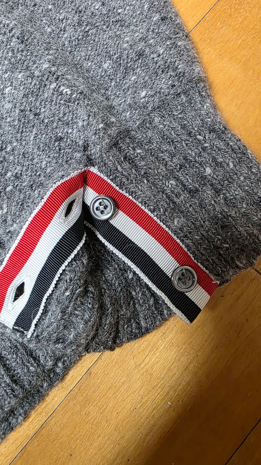 [4,새상품급]톰브라운 리버스 사선 가디건 상품이미지6