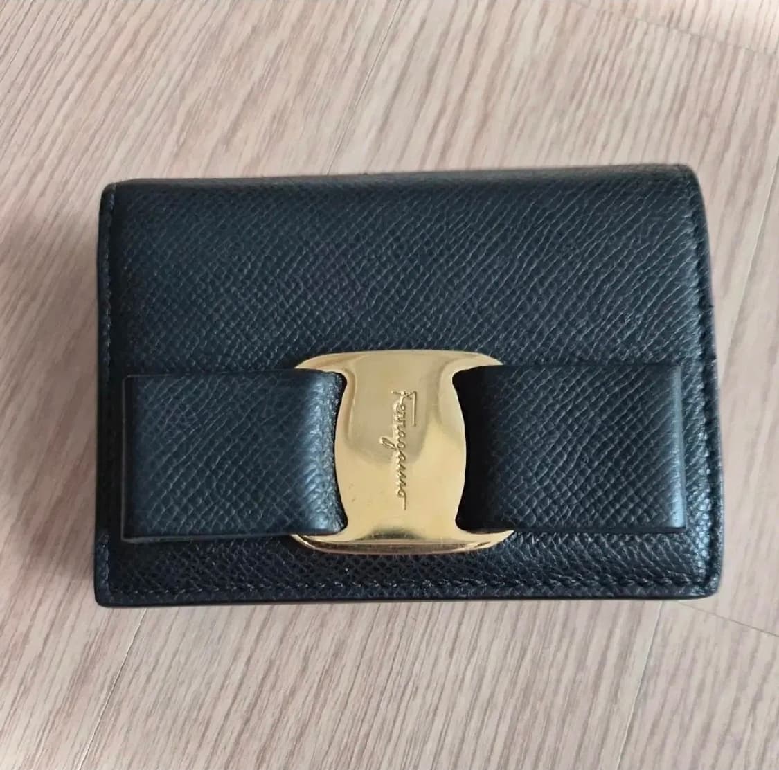 페라가모 바라보우 블랙 반지갑 상품이미지1