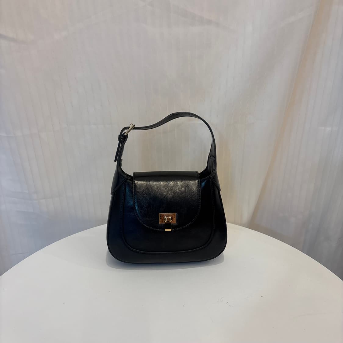 정품 Ovhee 오브히 보떼 크링클드 미니백     상품이미지1