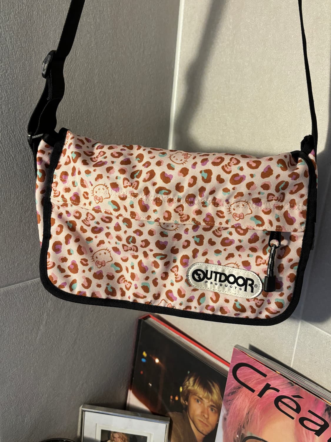 아웃도어 프로덕트 헬로키티 레오파드 메신저백 상품이미지2