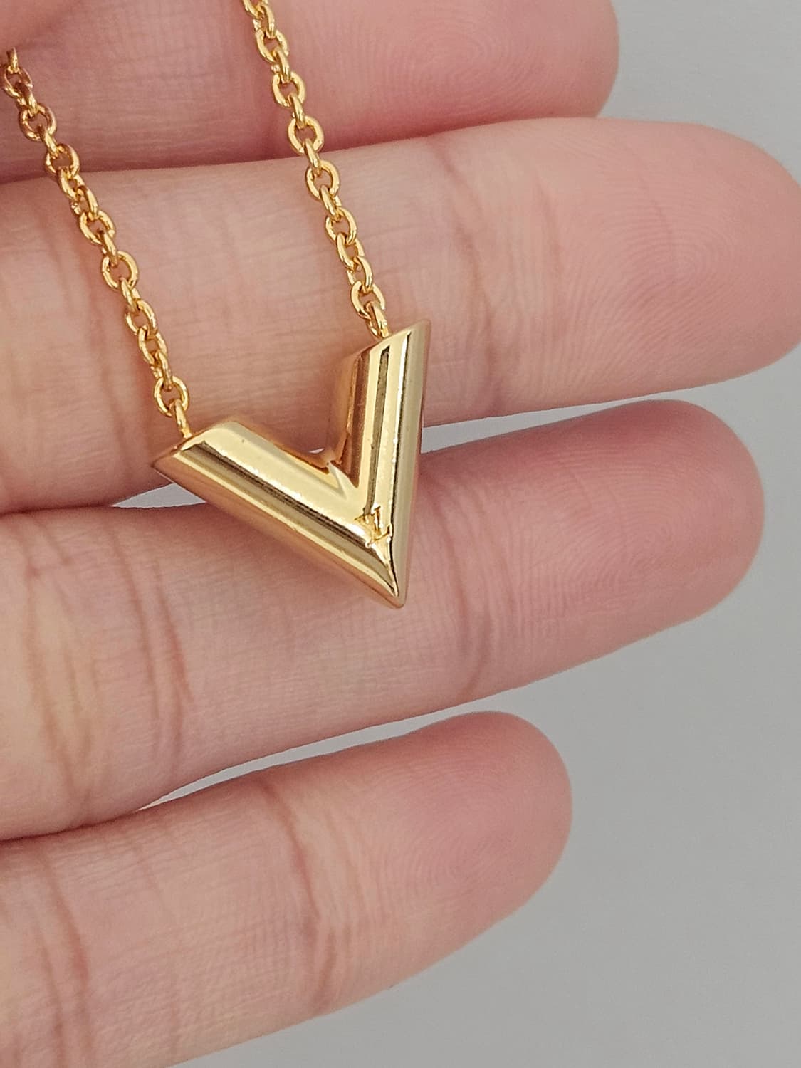 루이비통 에센셜 V 골드 신형 목걸이 [정품/풀세트] 상품이미지4