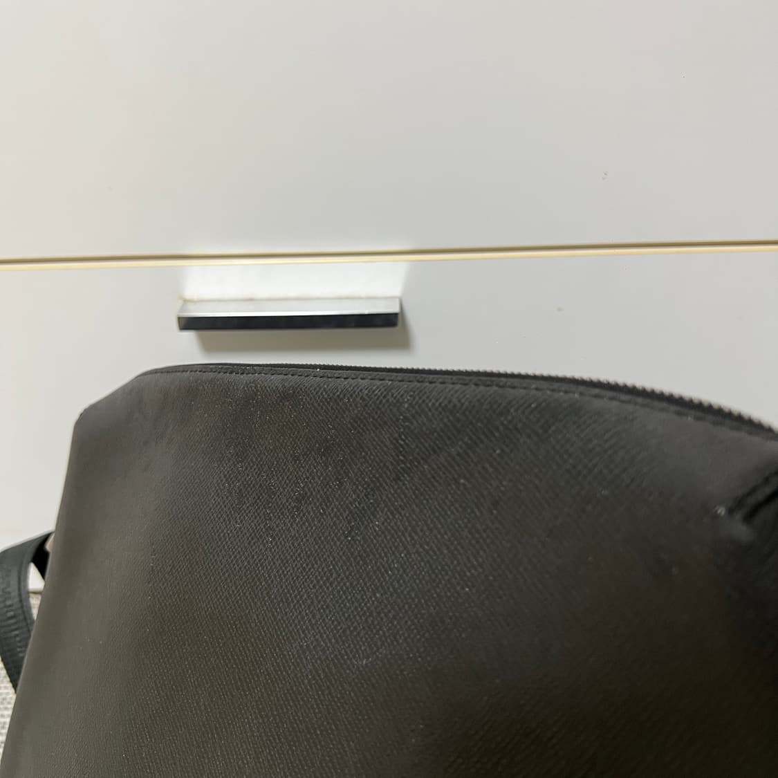 루이비통 타이가 그리고리 메신저백 크로스백 상품이미지6