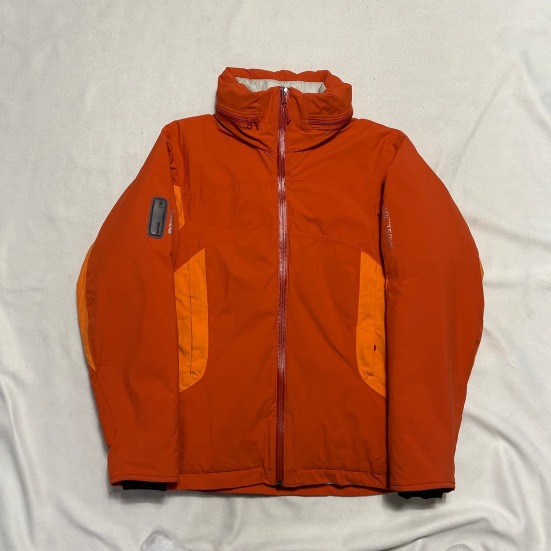 M 아크테릭스 여성용 윈드스토퍼 내장후드 오렌지 아톰 자켓 상품이미지2