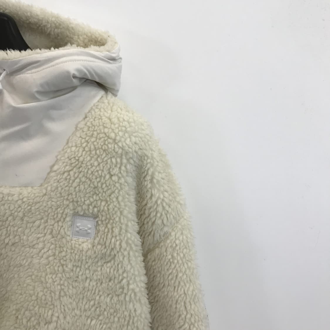 언더아머 북극곰 플리스 점퍼 [L사이즈] 상품이미지2