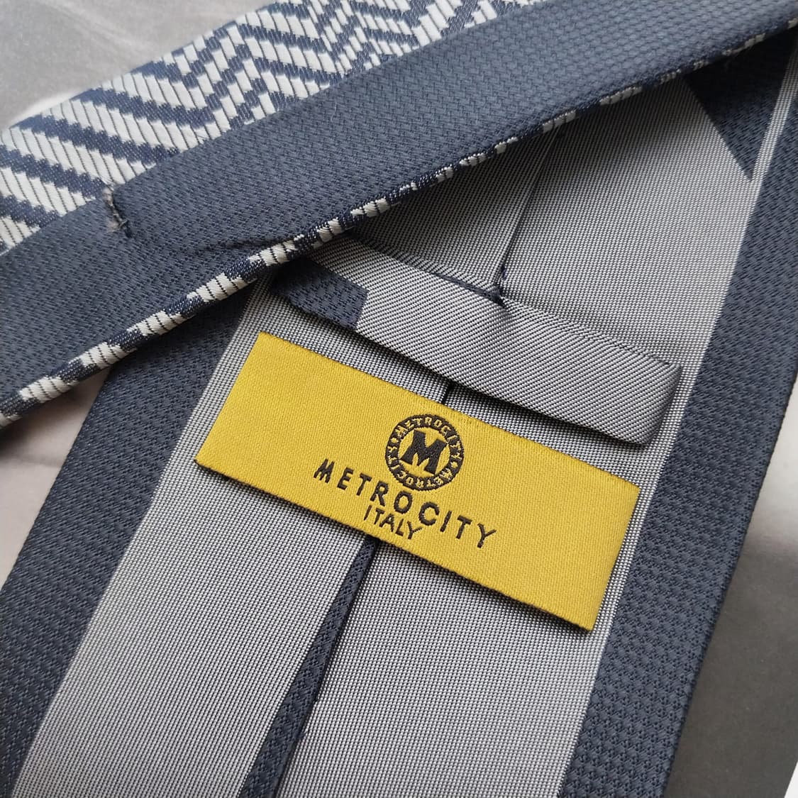 메트로시티 실크 스트라이프 넥타이 9.5cm A+등급 K931
 상품이미지4