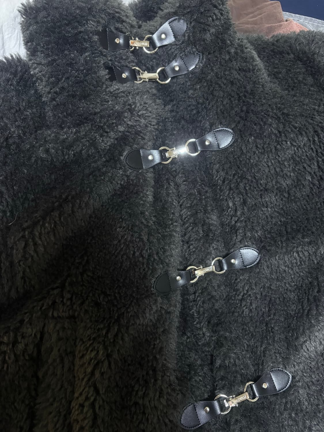 베이델리 비트 퍼 무스탕 (차콜) 상품이미지4