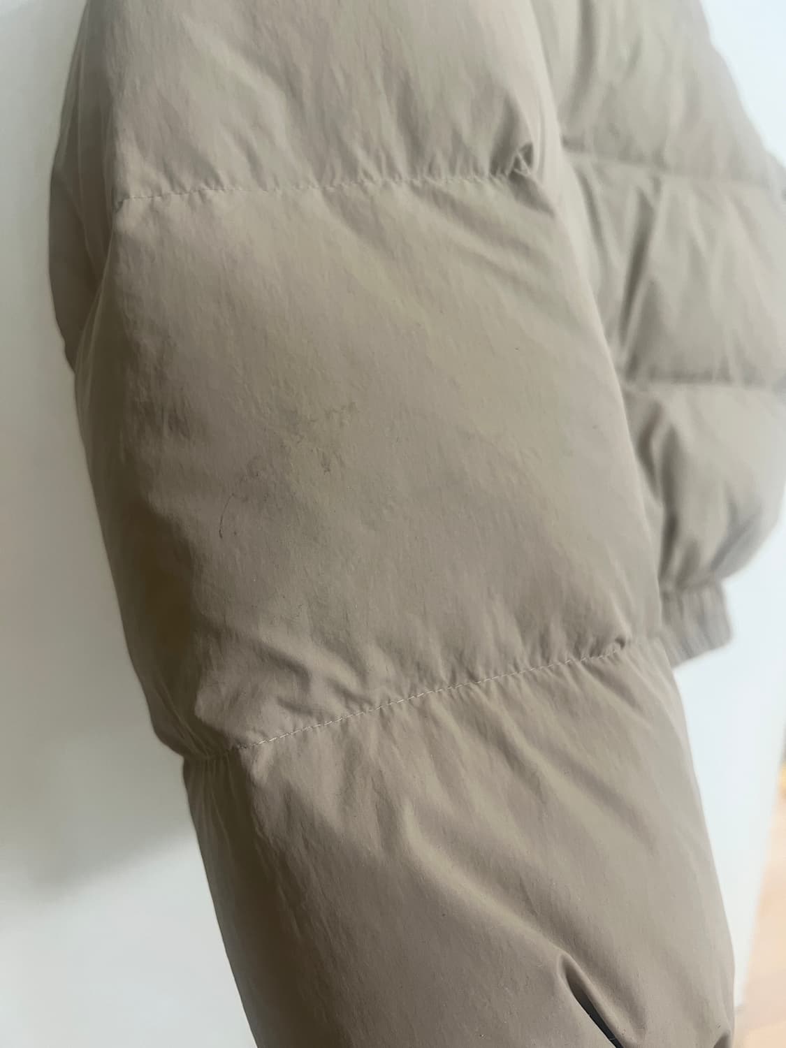 MSCHF 미스치프 로고 자수 크롭 숏패딩 Beige 상품이미지4