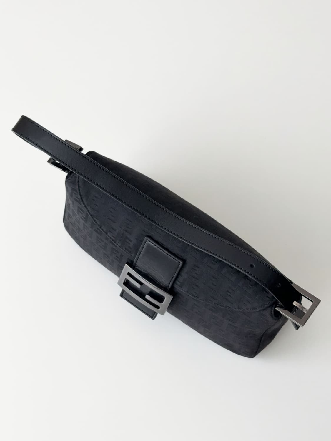 펜디 주카 더블 플랩 바게트백 상품이미지9