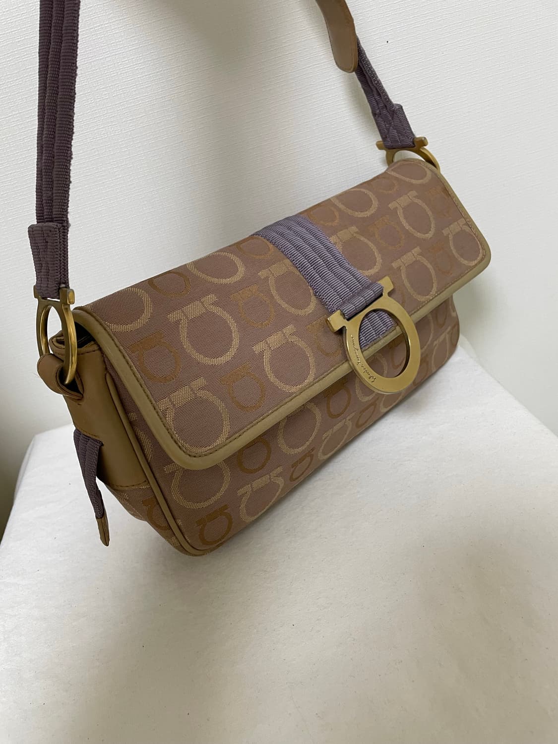 페라가모 정품 간치니 금장 토트겸 숄더백 상품이미지3