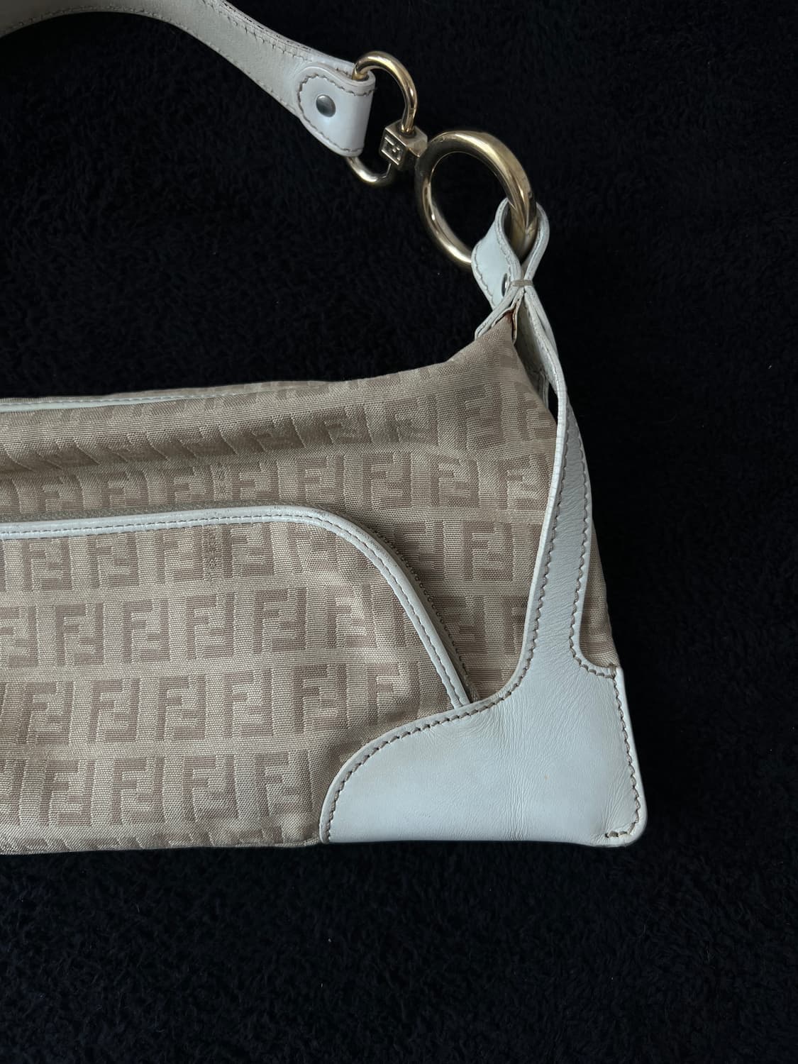 펜디 주카 패턴 숄더백 상품이미지5