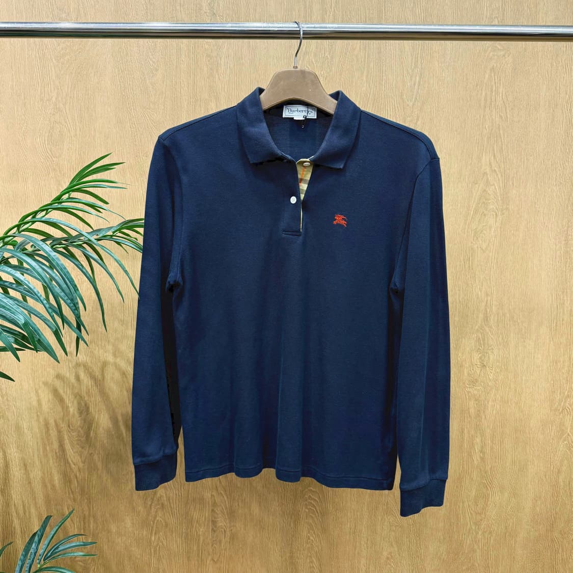 버버리 긴팔 카라 폴로티 노바체크 넥라인 포인트 디테일 레귤러핏 네이비 상품이미지1