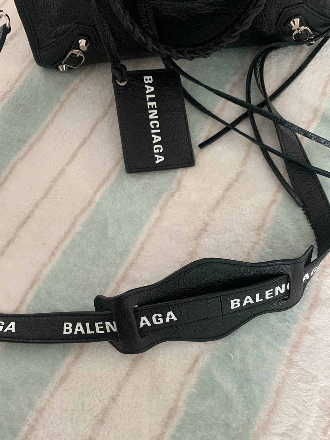 발렌시아가 스몰 모터백 시티백 레터링 블랙 은장 상품이미지7