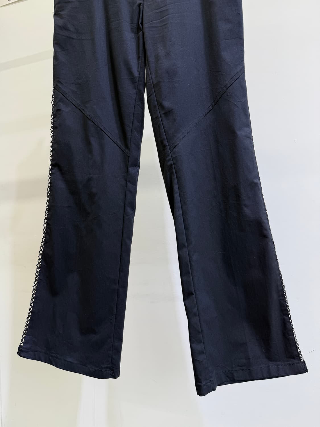 SANDRO 펀칭 사이드 라인 부츠컷 팬츠  상품이미지4