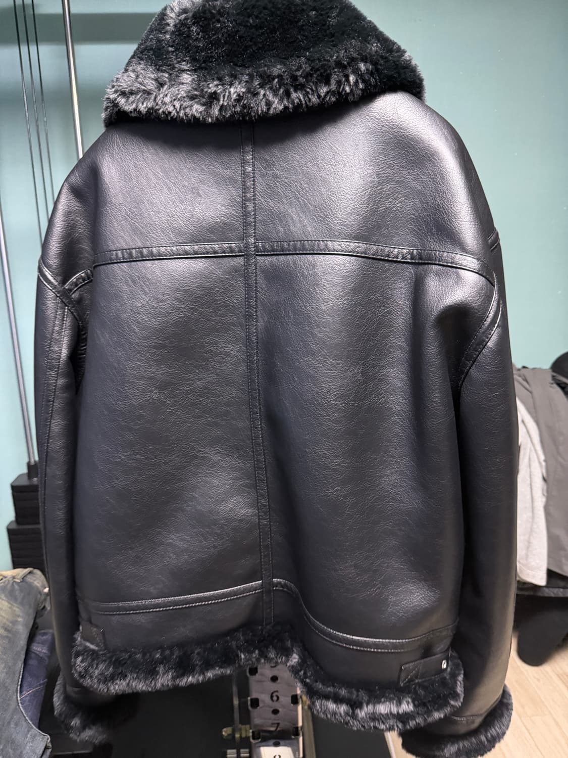 깡스타일리스트x론트 비건레더무스탕 L사이즈 상품이미지3