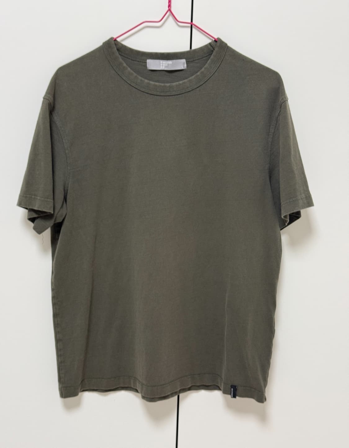 에잇세컨즈 카키색 반팔 티셔츠(L) 상품이미지2