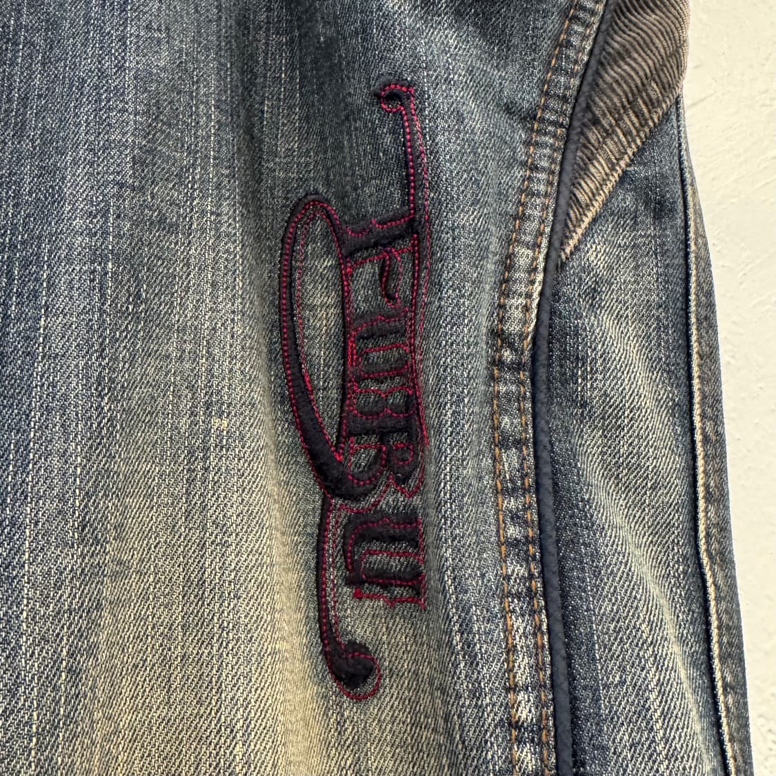 후부 워싱 코듀로이 배색 레터링 데님 팬츠 상품이미지4