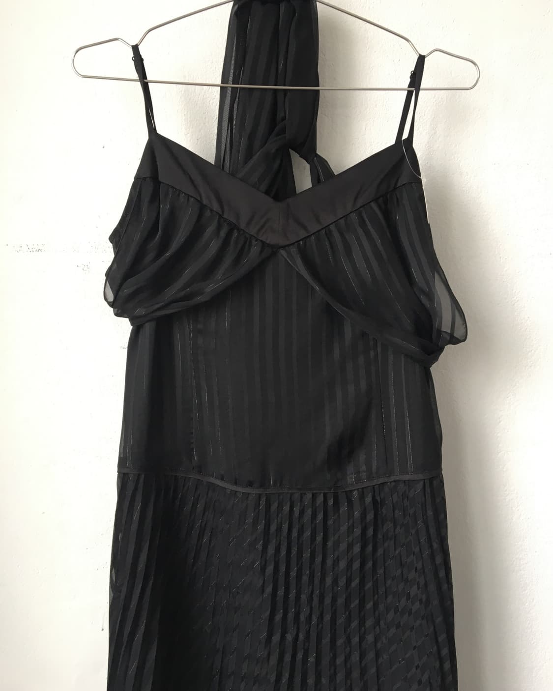 Tied point pleats pattern sleeveless one 상품이미지3