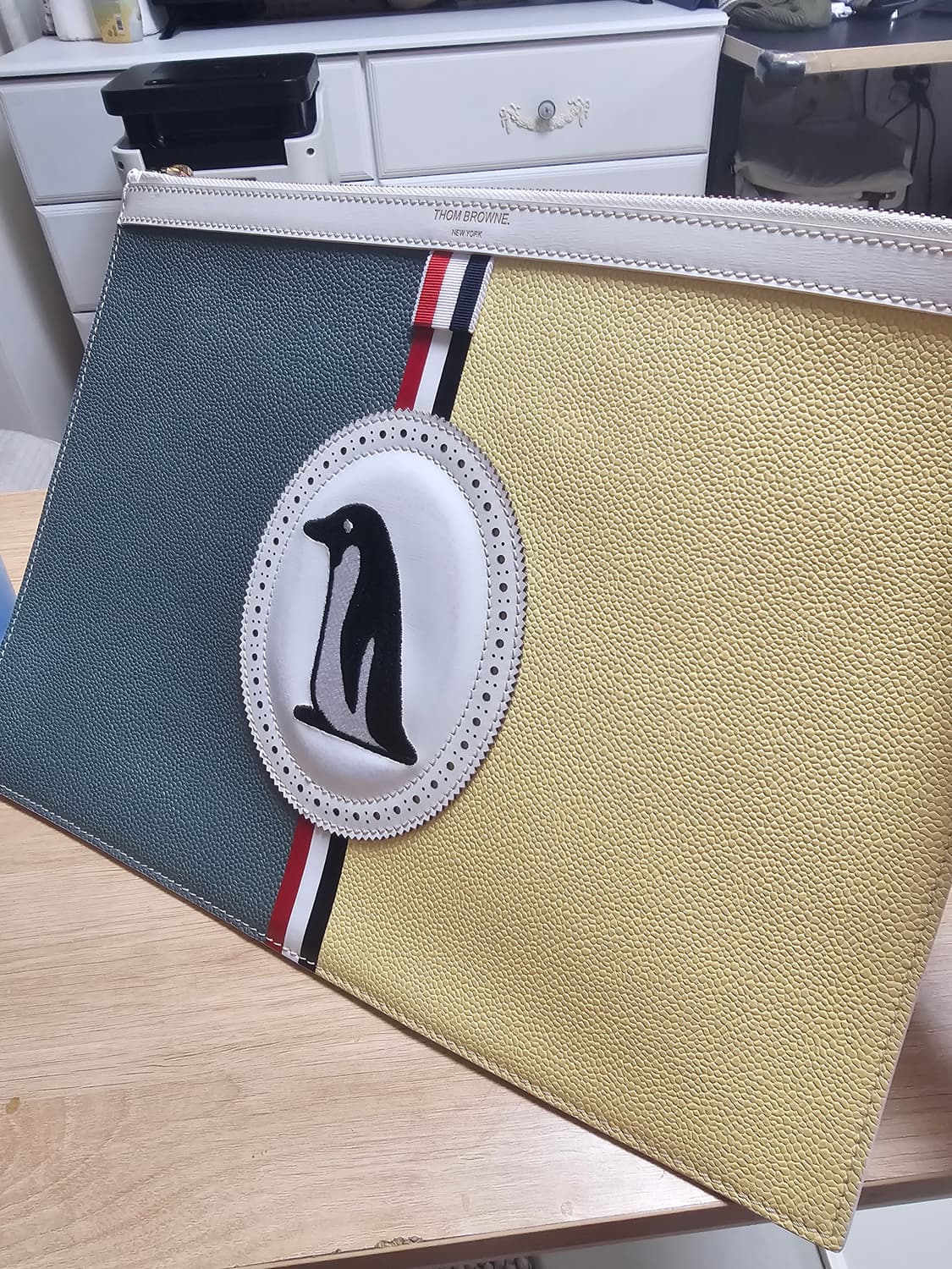 톰브라운 도큐먼트 펭귄 레더 클러치(라지/정품) 상품이미지1