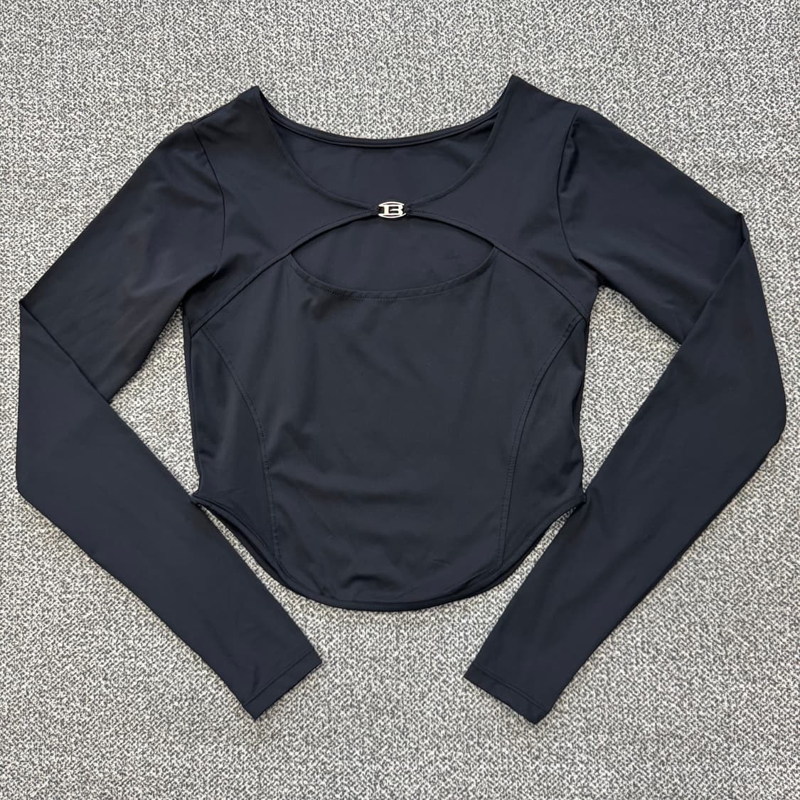 본투윈 B 버클 컷아웃 롱 슬리브 상품이미지1