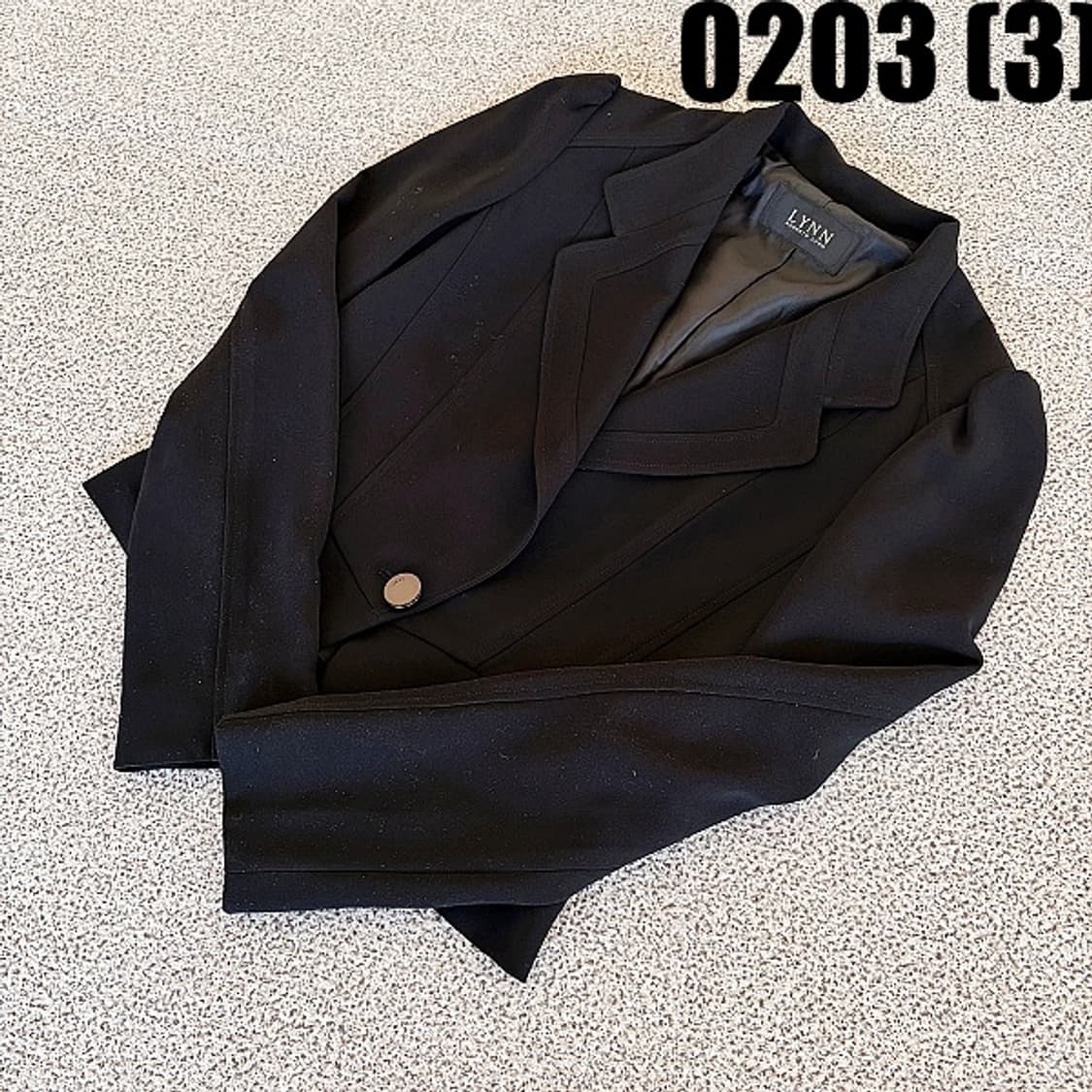 [3] 린 여성 블랙 원버튼 어깨 퍼프 블레이더 자켓 상품이미지1