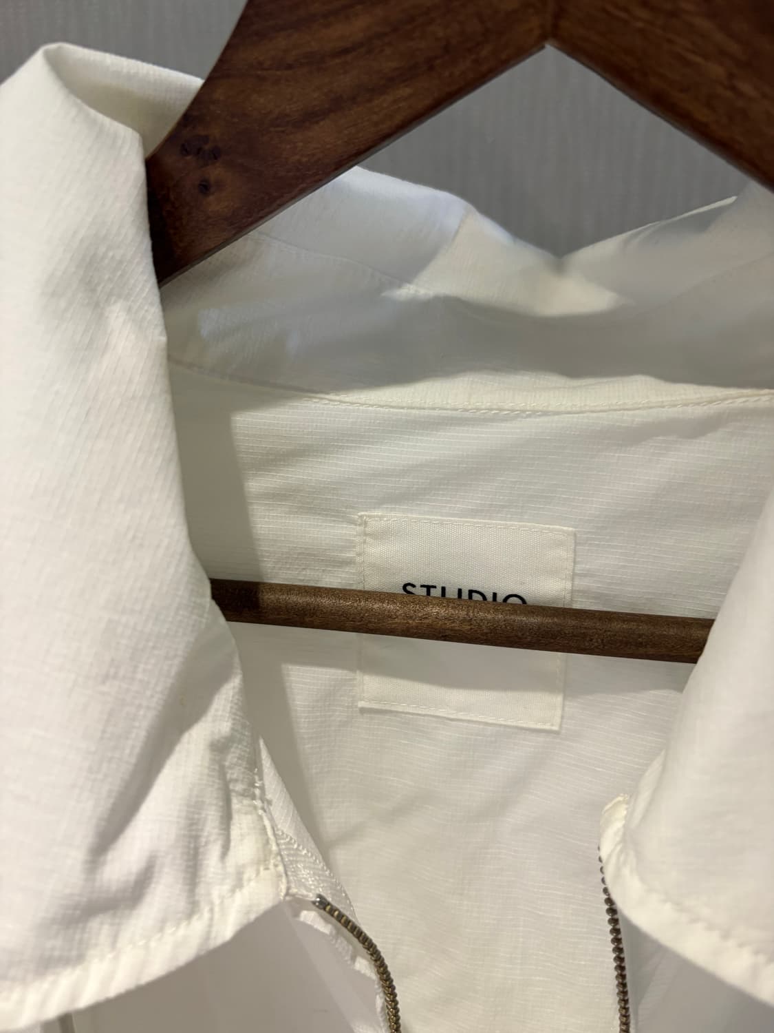 톰보이 화이트 박시 바람막이 상품이미지2