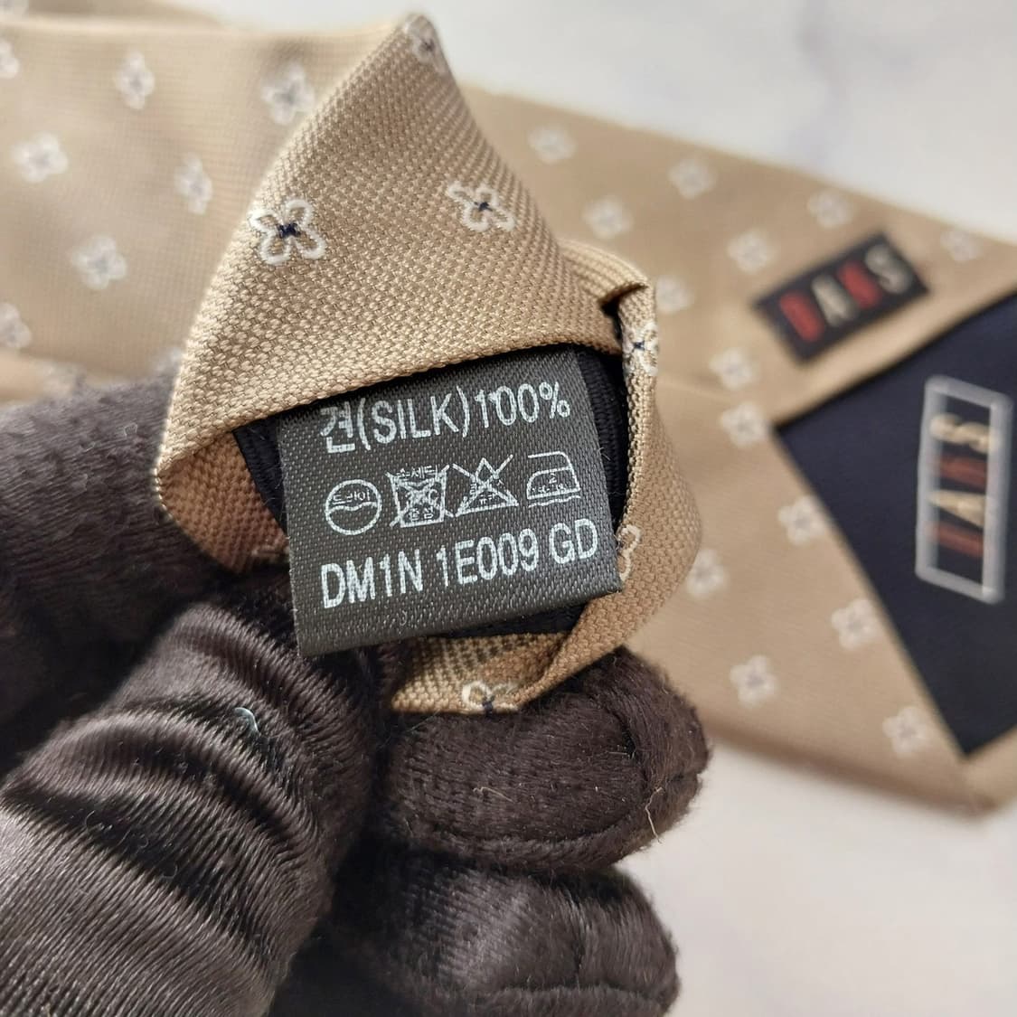 닥스 실크 베이지 플라워 모티브 넥타이 8.4cm A+등급 K1931
 상품이미지8