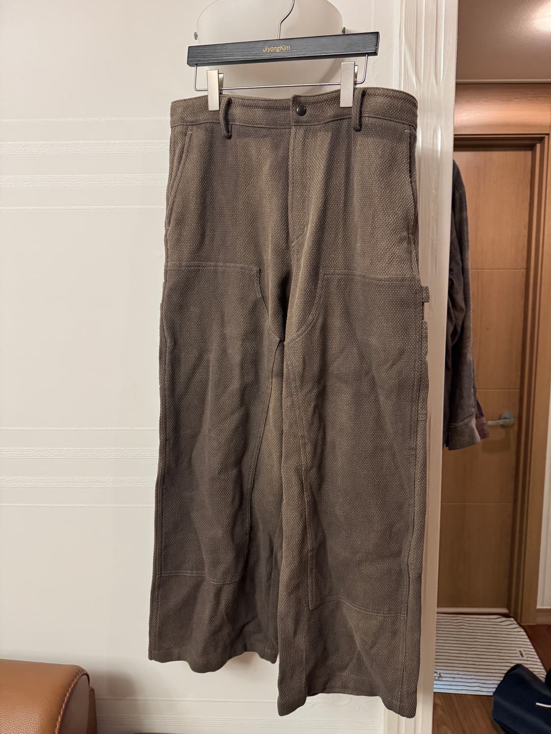 지용킴 25SS 더블니 팬츠 카키 상품이미지1