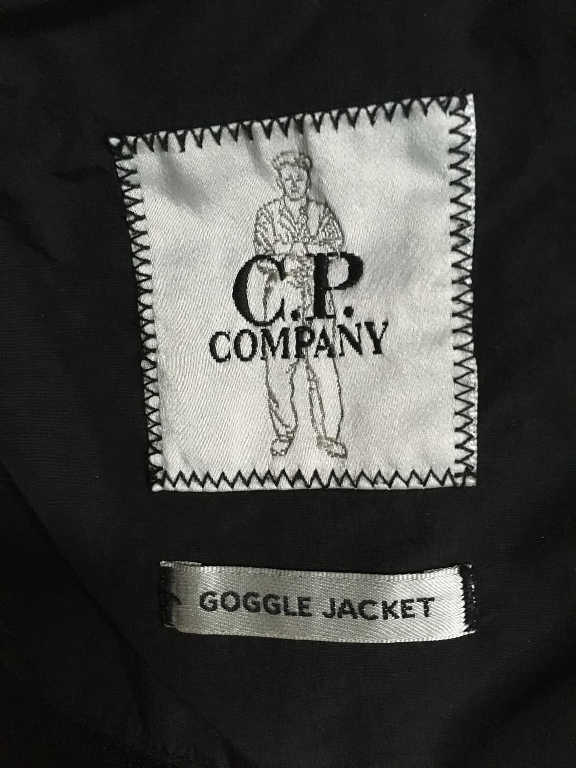 씨피컴퍼니 FLATT NYLON GOGGLE JACKET 블랙 판매합니다 상품이미지8
