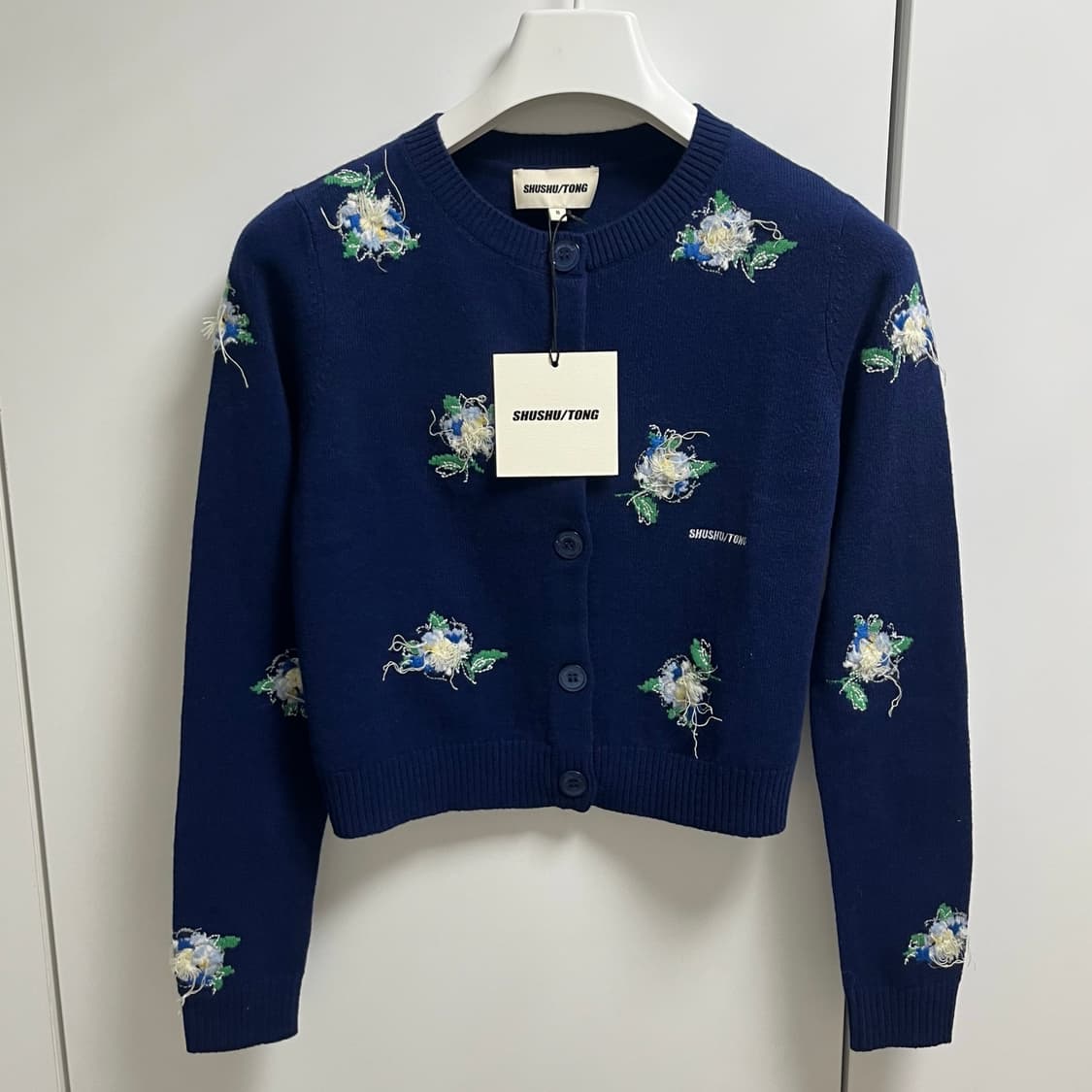 [8,10]슈슈통 26ss 스레드워크 플로럴 가디건/네이비 상품이미지1