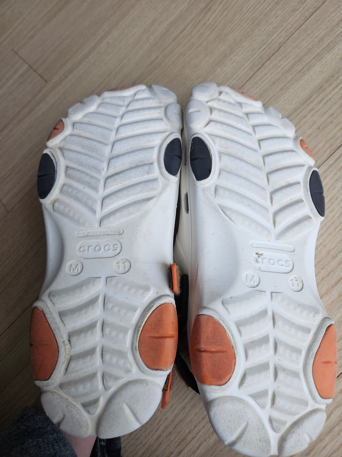크록스 올터레인 클로그 화이트 M11(290)
 상품이미지9