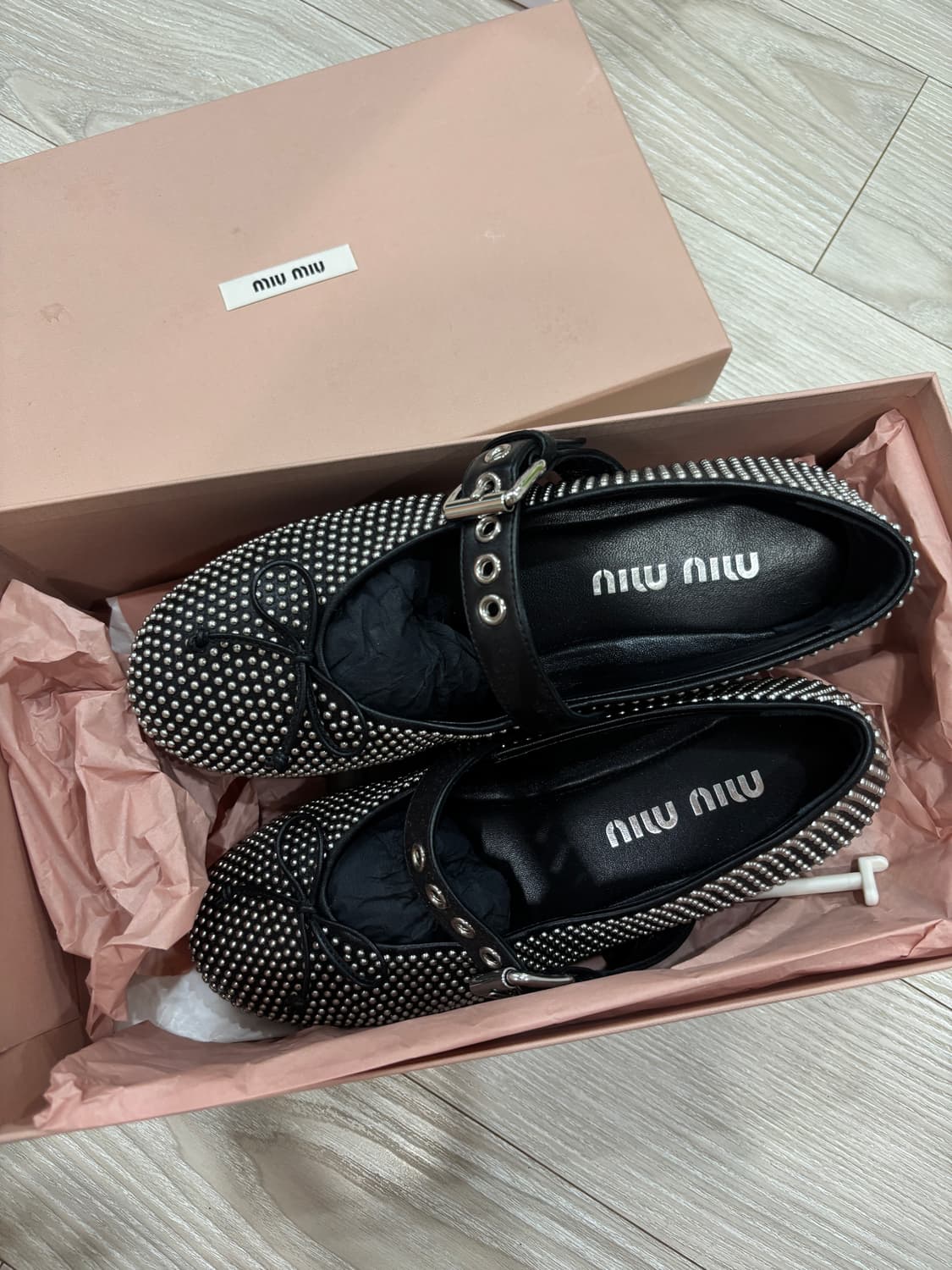 미우미우 발레리나 플랫슈즈 스터드 메리제인 상품이미지2