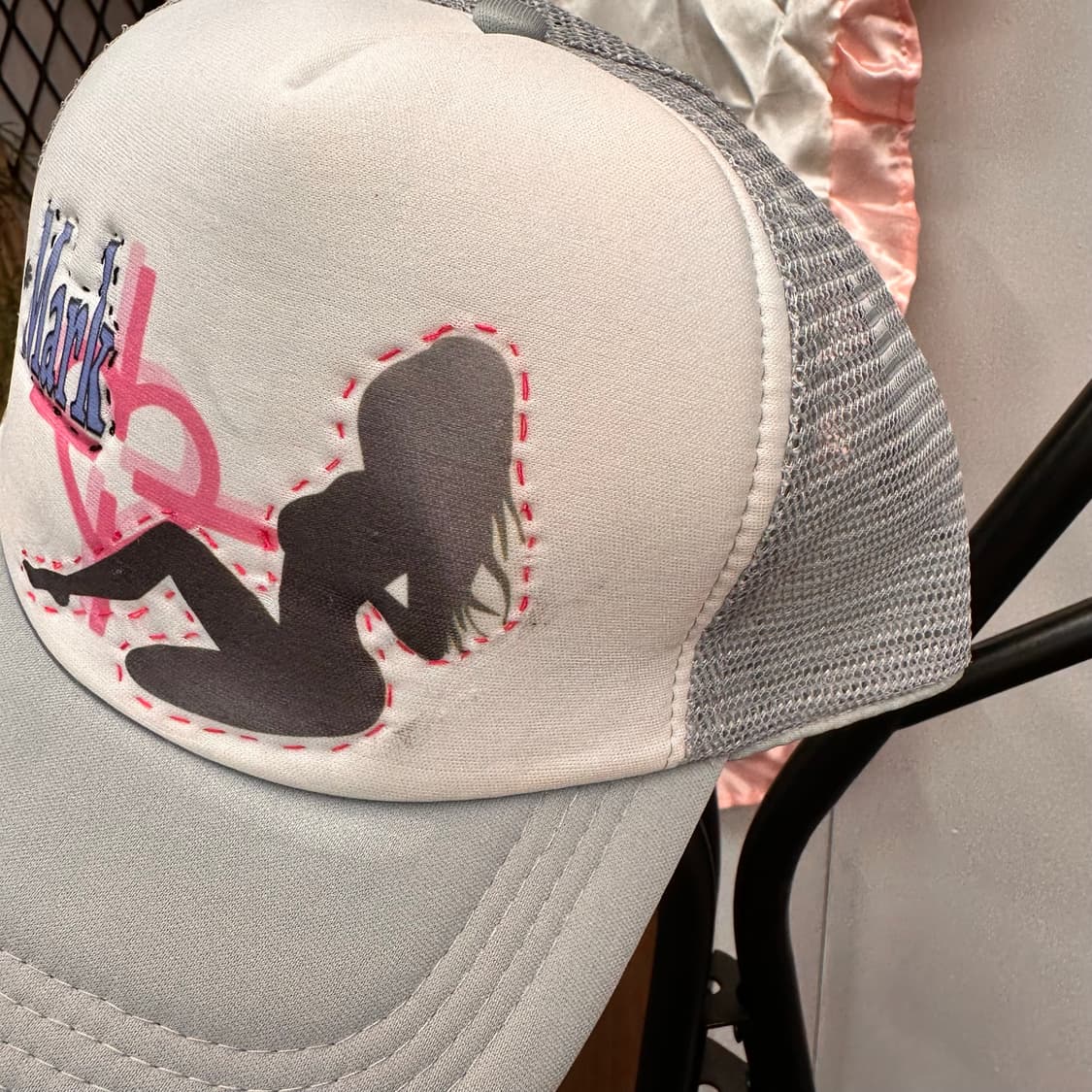 Gray Reprint Needlework Mesh Trucker Cap 상품이미지4
