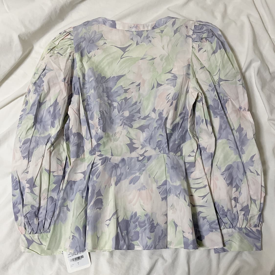 새상품 ) 임블리 파스텔플라워 수채화 블라우스 상품이미지6