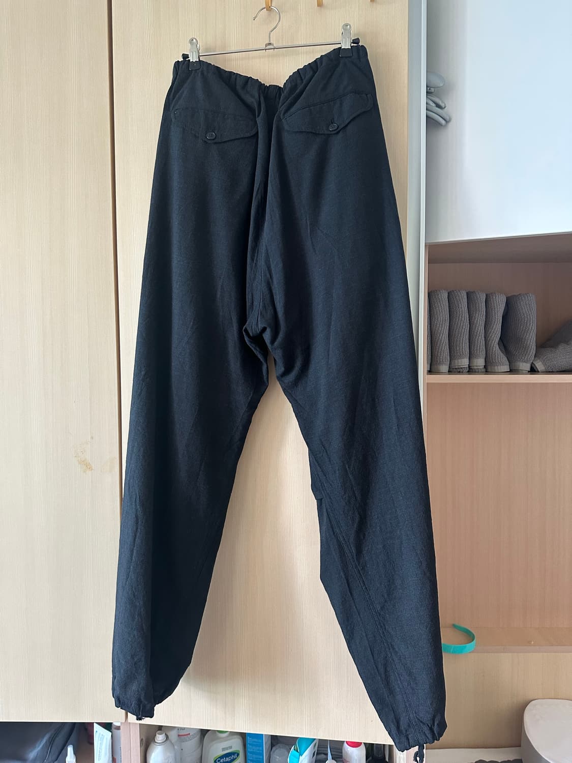 코모리 24ss 써머 울 니턱 팬츠 차콜 2사이즈 상품이미지2