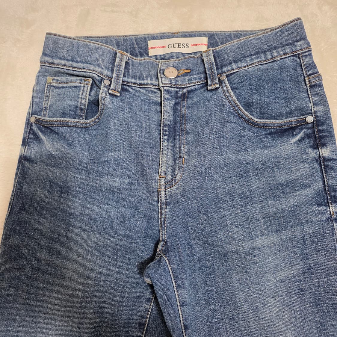 (28)게스 밴딩 크롭 슬림 스트레이트 데님 팬츠 상품이미지2