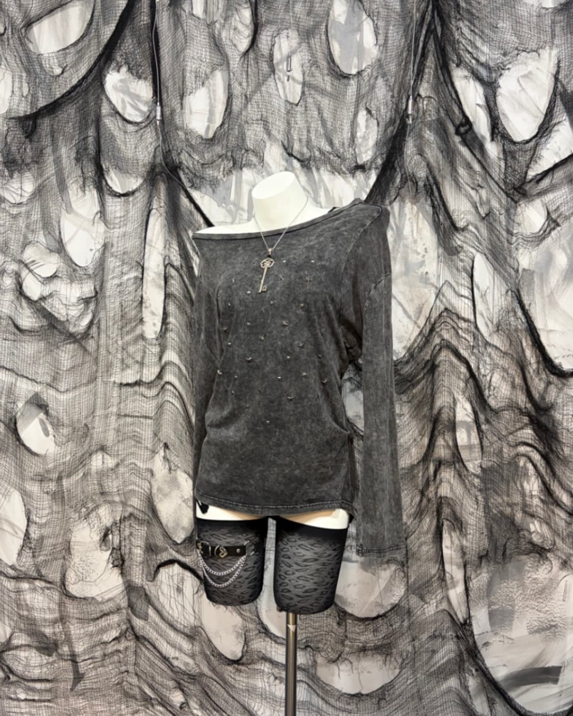 Gothic studs one off-shoulders leeve  상품이미지1