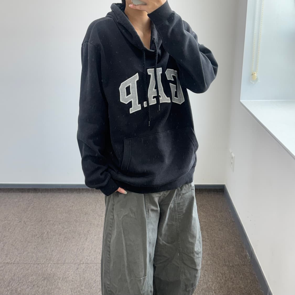 Gap 갭 그레이 로고 블랙 후드티 상품이미지2