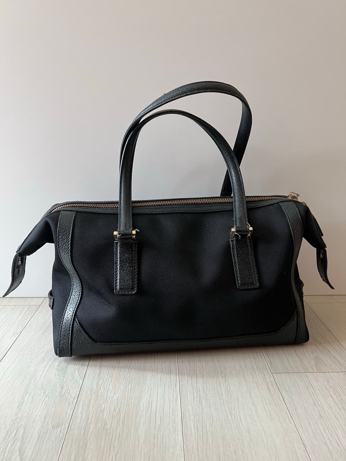  페라가모 블랙 캔버스 가죽 트림 핸드백 상품이미지3