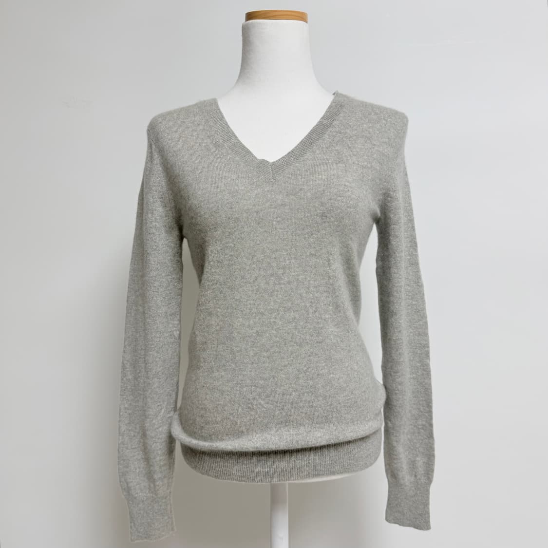[캐시미어 100%] 유니클로 브이넥 그레이 니트 S 상품이미지1