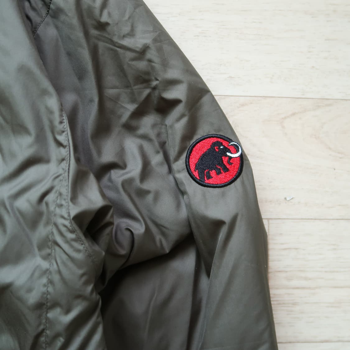 마무트 고프코어 경량 패딩 상품이미지3