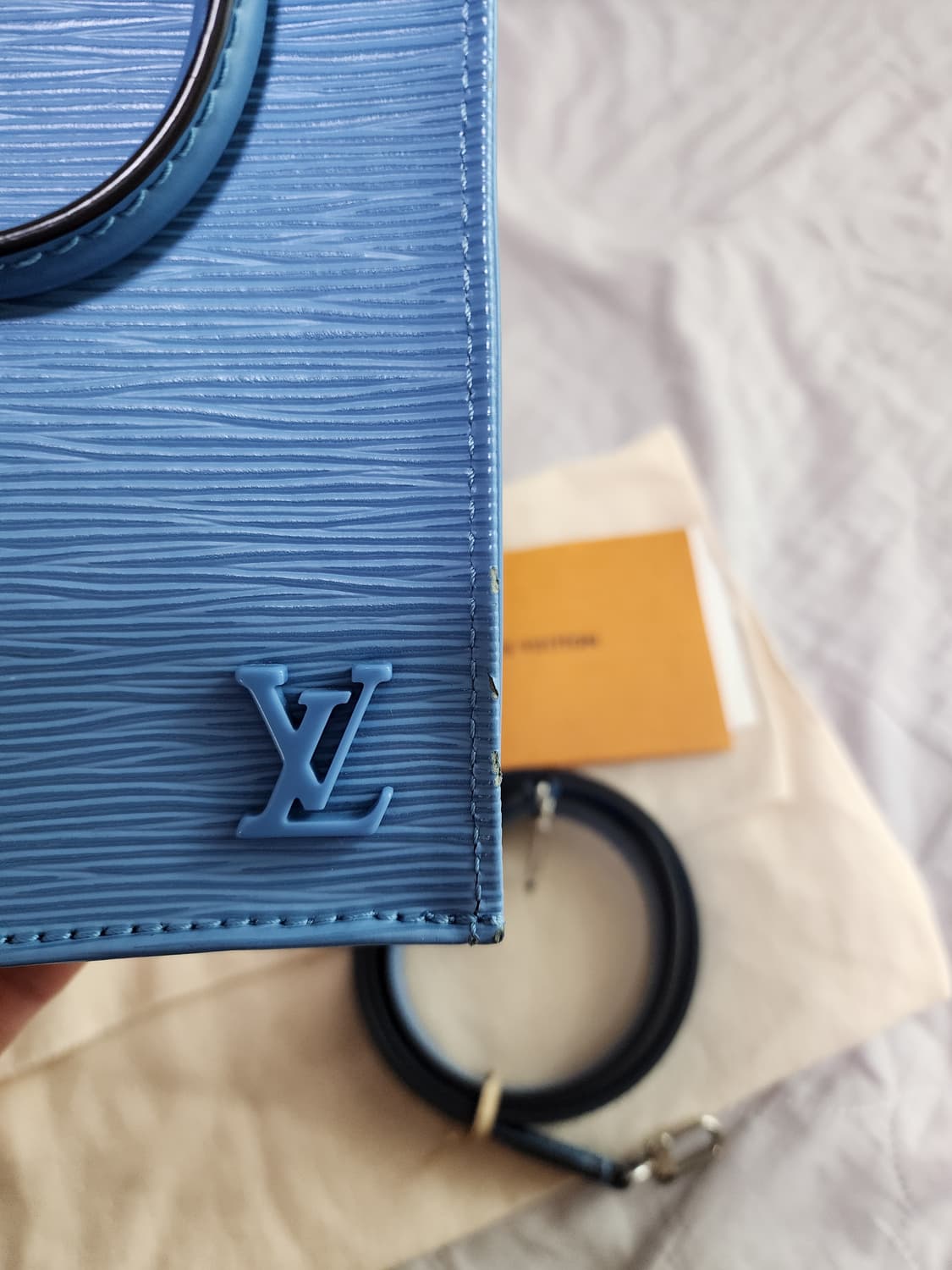 루이비통 에삐 쁘띠 삭플라 스카이 블루 스트랩포함 상품이미지4