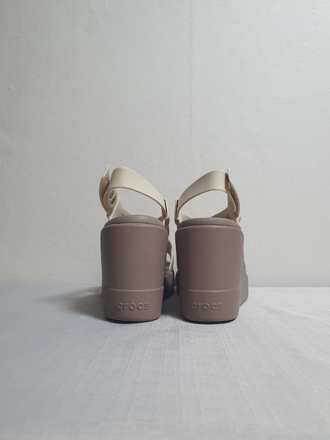 240mm 크록스 브루클린 하이 웨지 샌들 아이보리  상품이미지5
