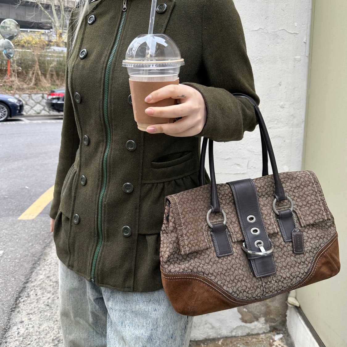 00s 코치 브라운 스웨이드 플랩 백 상품이미지9