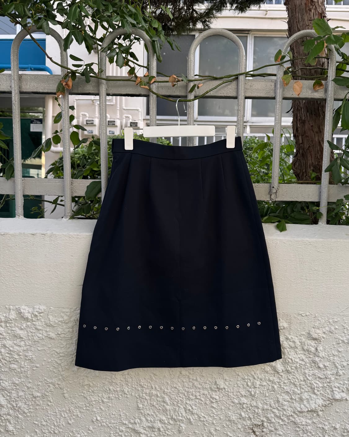 미니멀 아일렛 포인트 블랙 스커트 상품이미지5