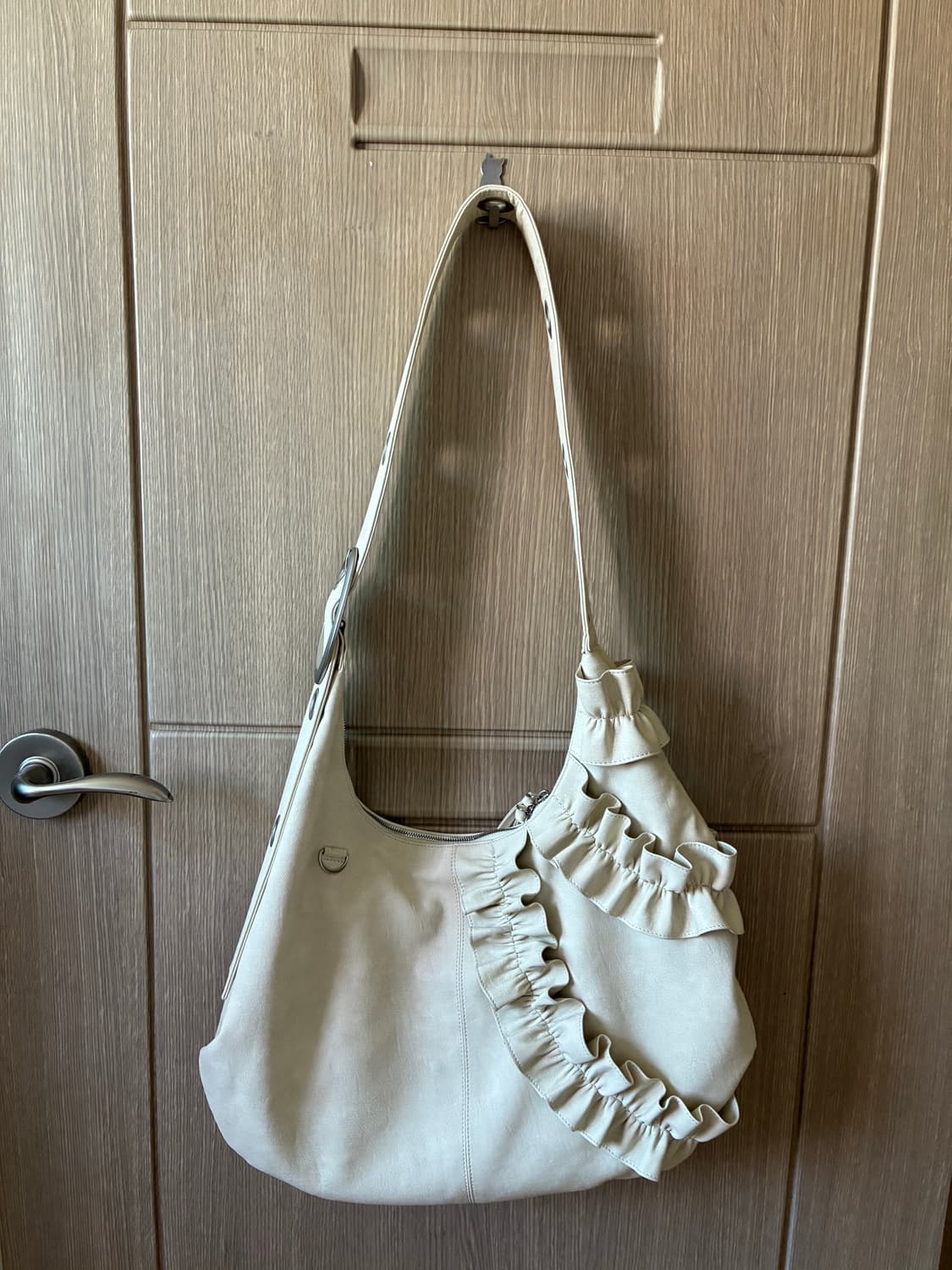 BOWEY RUFFLE BAG IN IVORY 상품이미지2