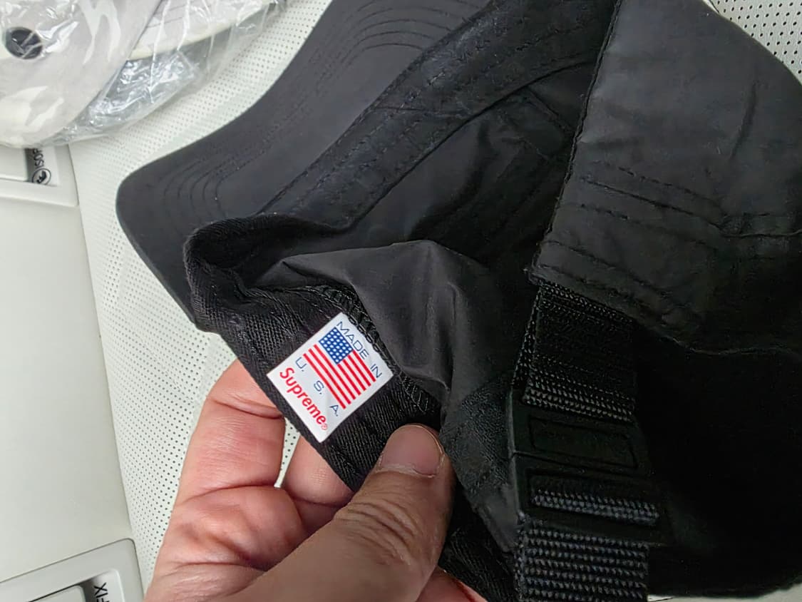 슈프림 20FW 인셋 러버로고 캠프캡 블랙 상품이미지6