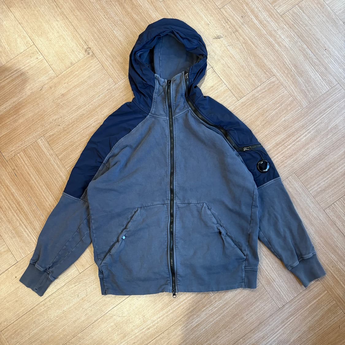 씨피컴퍼니 테크니컬 나일론 패널 듀얼 지퍼 렌즈 후디 상품이미지2