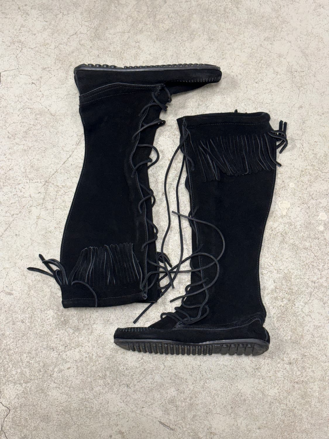 미네통카 레이스업 프린지 스웨이드 부츠 상품이미지5