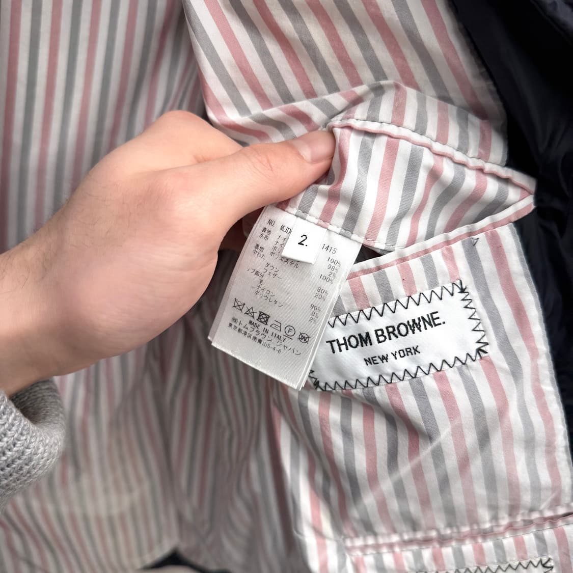 [2] 톰브라운 사선완장 금장 패딩 상품이미지5