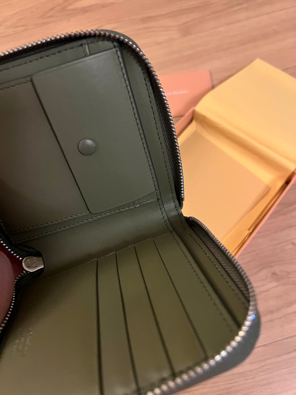 아크네스튜디오 가죽 반지갑 새상품 상품이미지10